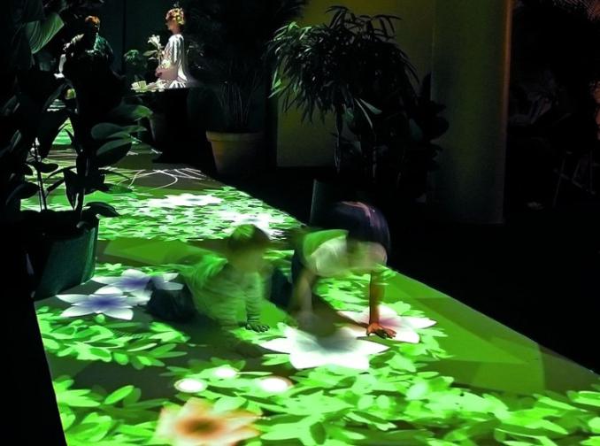 多媒體互動(dòng)地幕、全息投影